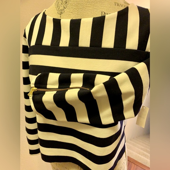 LN TALBOTS ADORABLE NAUTICAL LOOK. HITS AT WAIST. PAIR W/WHITE JEANS OR SHIORTS - Picture 3 of 10